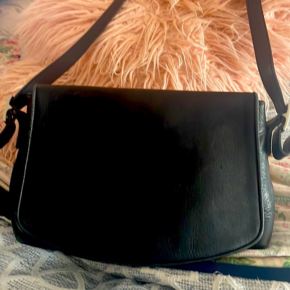 Vintage coach body cross bag.. black.. Leather